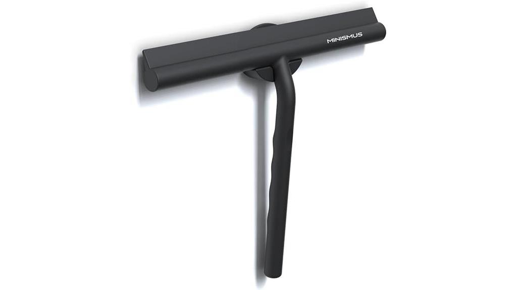 compact squeegee with magnet