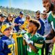 Davante Adams brings 7-year-old onto green before autographing shirt