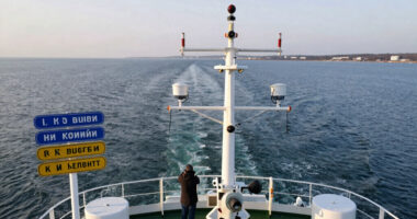 Russia Halts Shipping Through Kerch Strait After Ukrainian Drone Strikes on Vessels